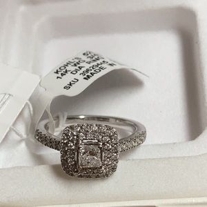 Vera Wang Diamond Ring